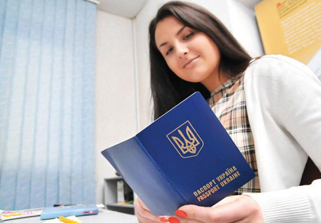 як поміняти прізвище в паспорті Україна